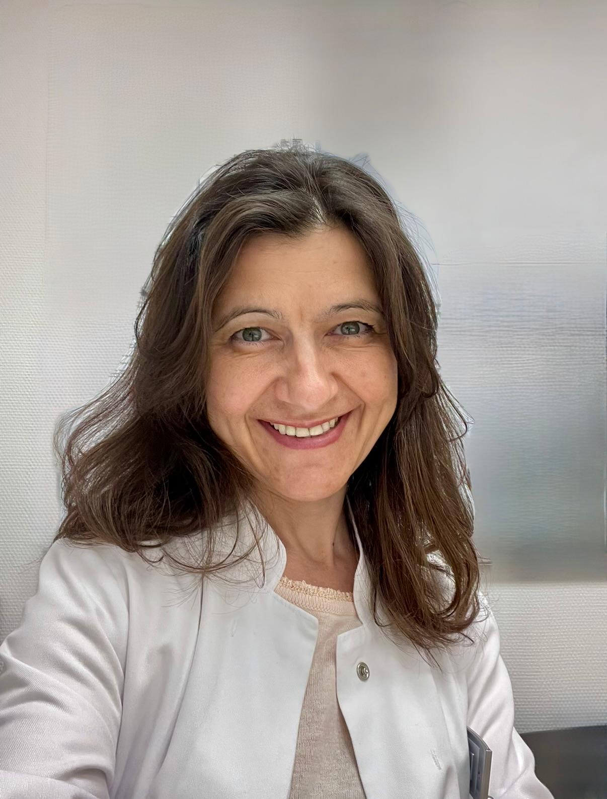 Dr. medic Adela Daltoe